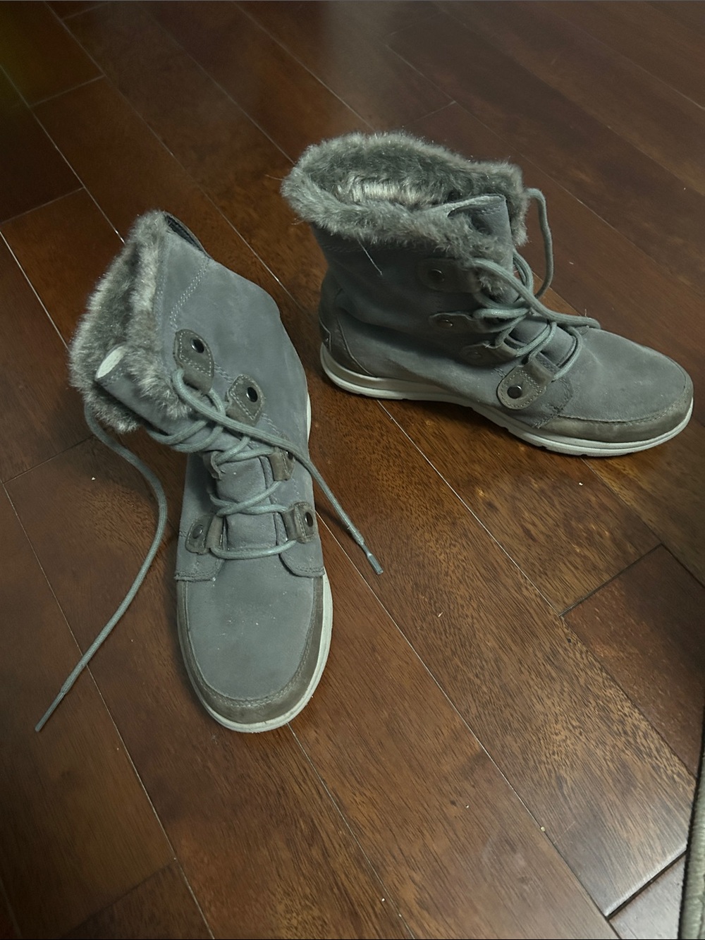 Sorel Women’s Gray Faux-Fur Lined Lace-Up Winter Boots